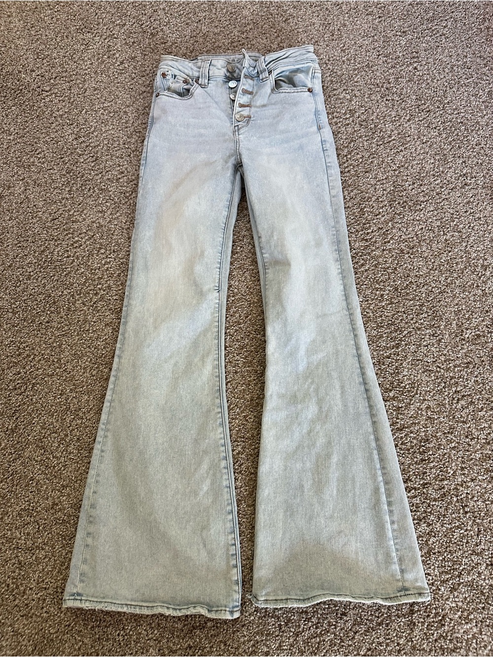 American eagle Women’s Light Wash Flare Jeans - Light Blue size 4